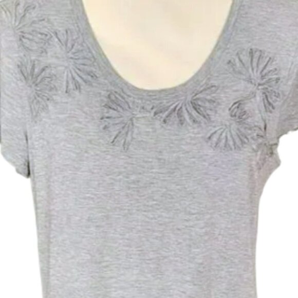Simply Vera Gray Short Sleeve Embroidered Casual Top in Size Medium - Picture 4 of 5